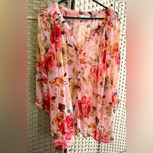 AVENUE Sheer Top in Pretty Rose 🌹 Print